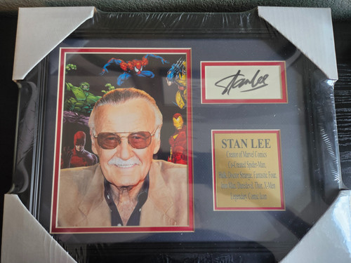 Stan Lee Signed Photo Reprint